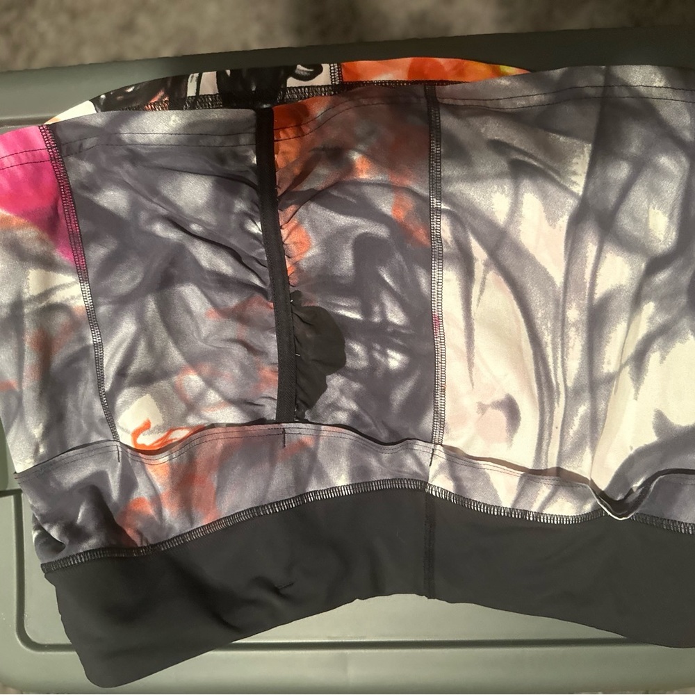 Lululemon rare active wear shorts size 6 unicorn tears. - Picture 6 of 7